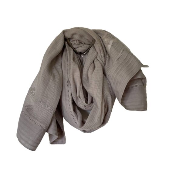 Lightweight Beige Scarf with Delicate Floral Embroidery - Picture 3 of 9